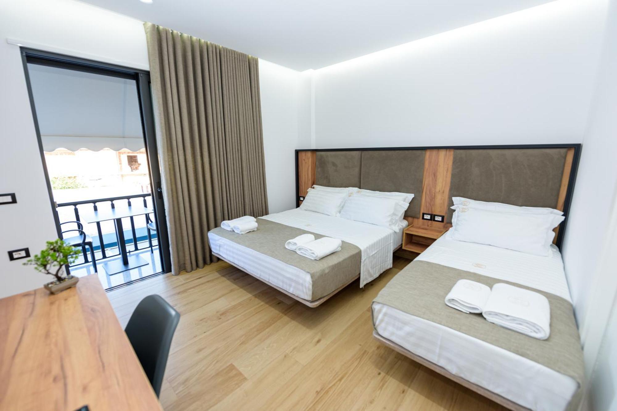 Kevin'S Aparthotel Vlore Luaran gambar