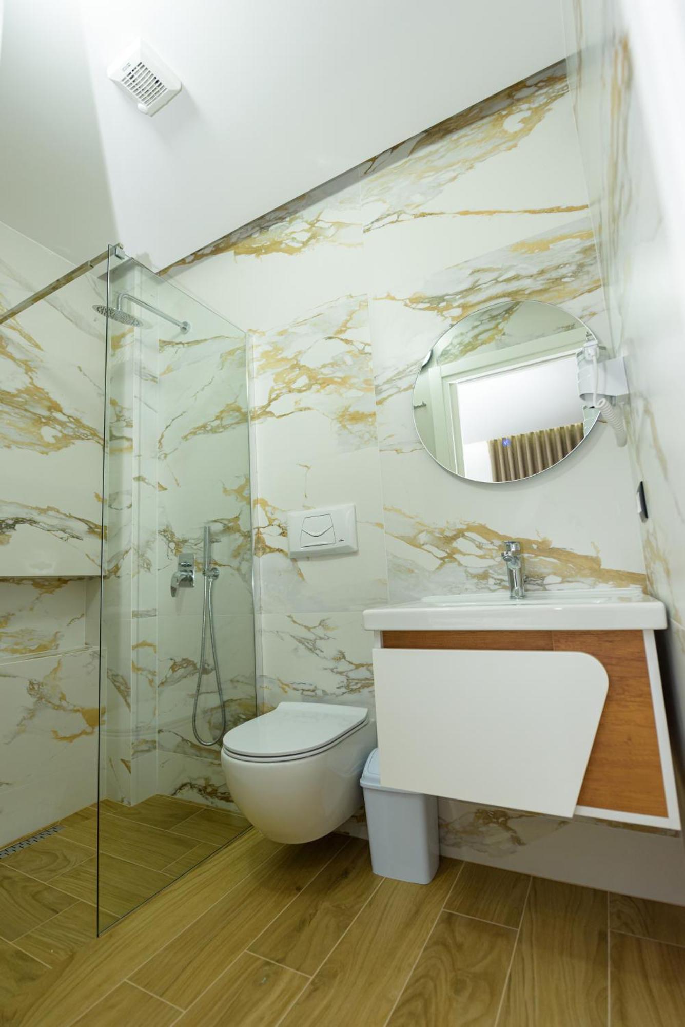 Kevin'S Aparthotel Vlore Luaran gambar