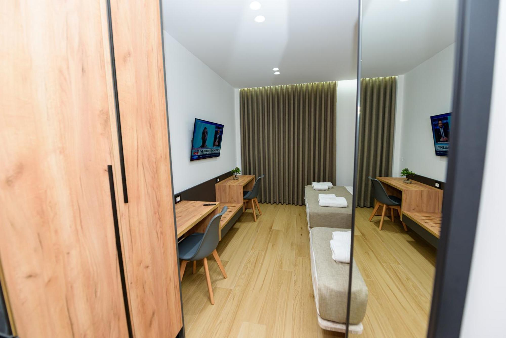 Kevin'S Aparthotel Vlore Luaran gambar