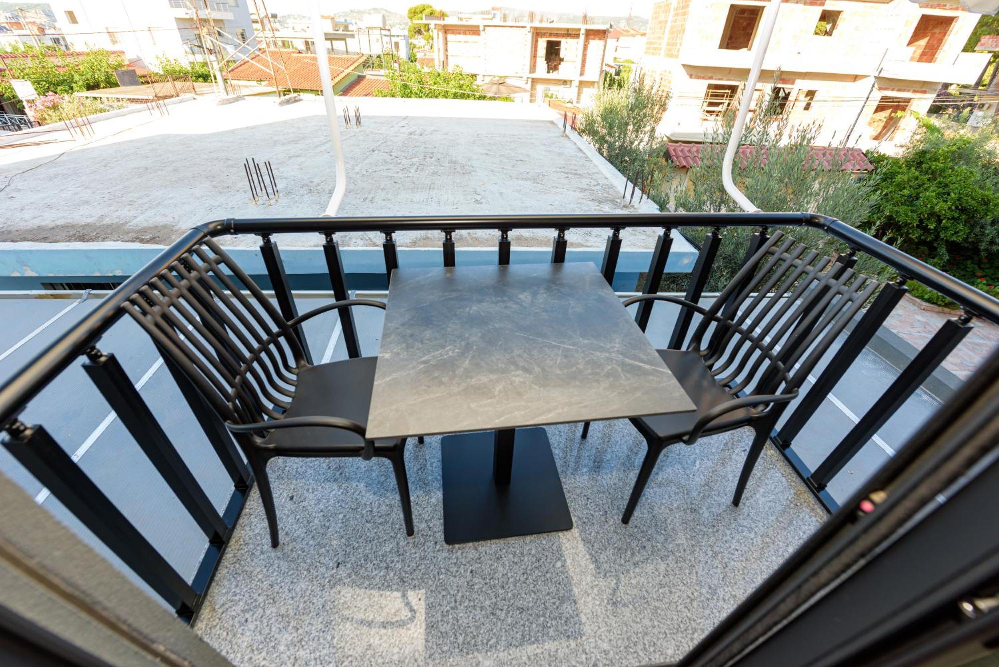 Kevin'S Aparthotel Vlore Luaran gambar