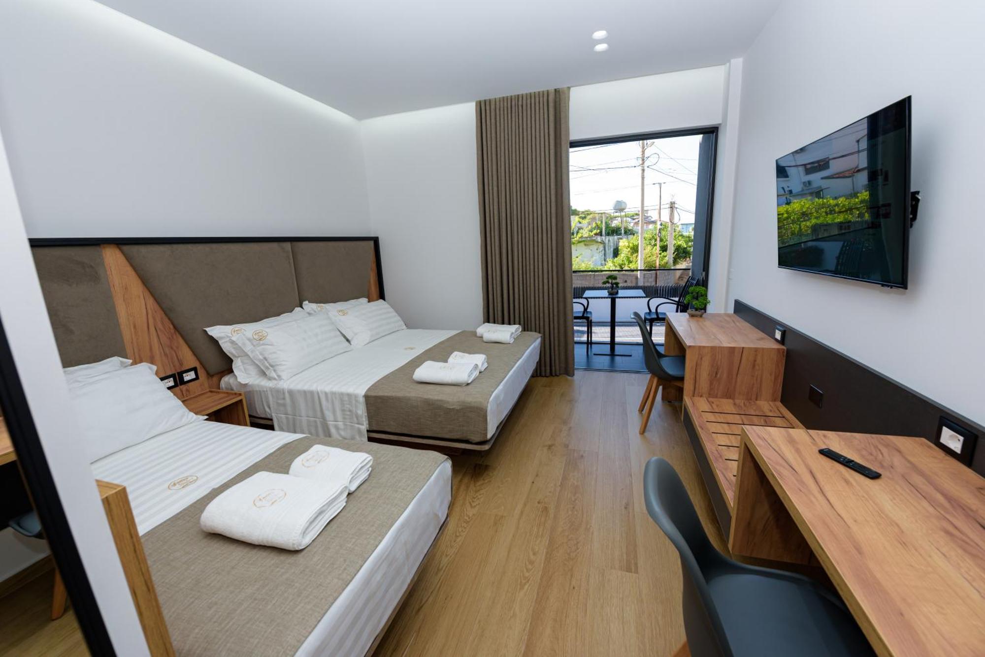 Kevin'S Aparthotel Vlore Luaran gambar