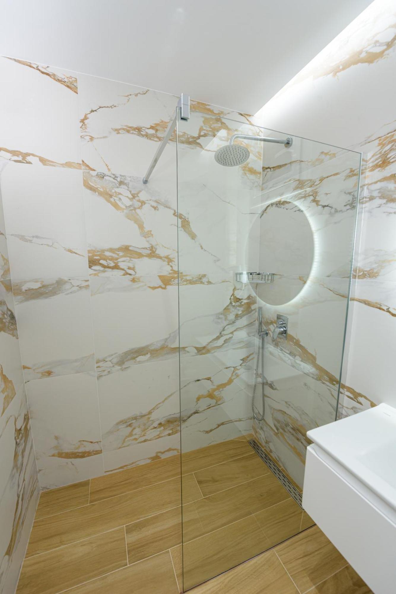 Kevin'S Aparthotel Vlore Luaran gambar